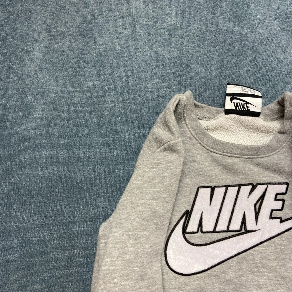 Nike sweatshirt girls